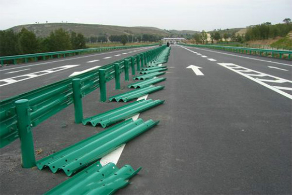 佛山波形护栏的维护与管理确保道路安全的关键步骤